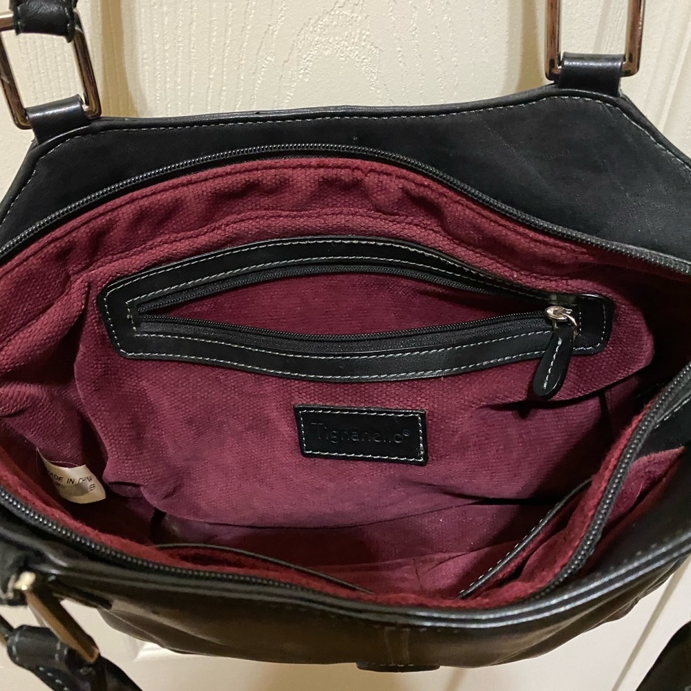 Black shoulder purse, in perfect condition